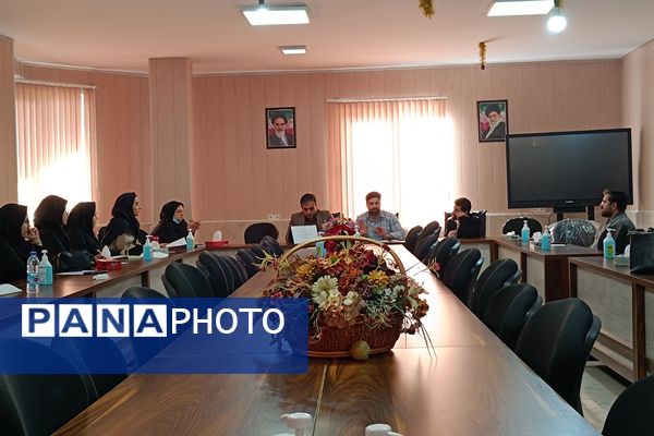 تدوین تقویم اجرایی فعالیت های مشاوره ای در رودهن