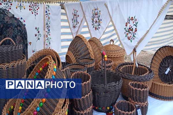 نمایشگاه محصولات بومی محلی و صنایع دستی در شهر بارنیشابور