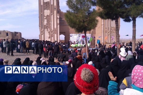 پیاده‌روی خانوادگی به مناسبت نیمه شعبان در روستای زوزن