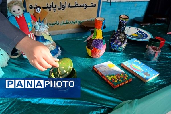 برگزاری رویداد "هفته ماها" در دبیرستان پاینده اهواز