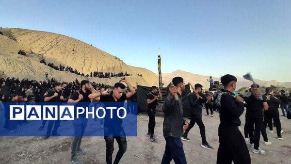 آیین زنجیر زنی و عزاداری روز تاسوعای حسینی