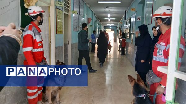 برگزاری مانور سراسری زلزله و ایمنی در مدرسه شهید دهقان 