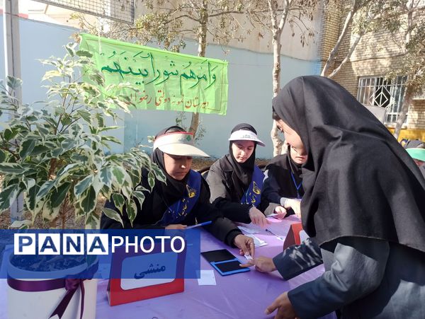 طلیعه‌‌ای از مدیریت آینده؛ انتخابات شورای دانش‌آموزی در دبیرستان رضوان