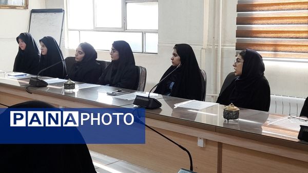 برگزاری اولین جلسه همیاران مشاور دبیرستان شاهد عصمت ناحیه۳ کرج در سال تحصیلی جدید