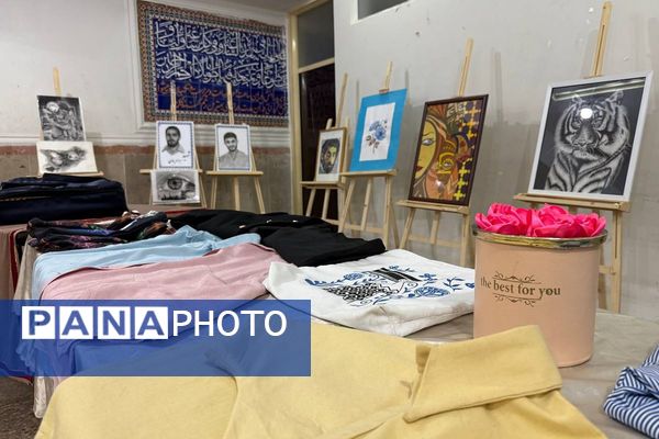 آیین افتتاحیه نمایشگاه هنری «ماها» در هنرستان شهید تاجیک بهارستان‌دو