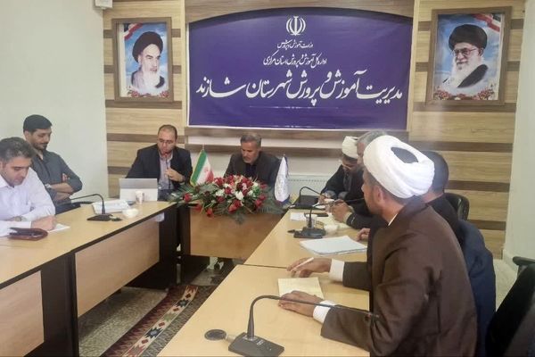 بازدید وزراتی از فعالیت‌های اجرا شده برنامه نماد در مدارس شازند 