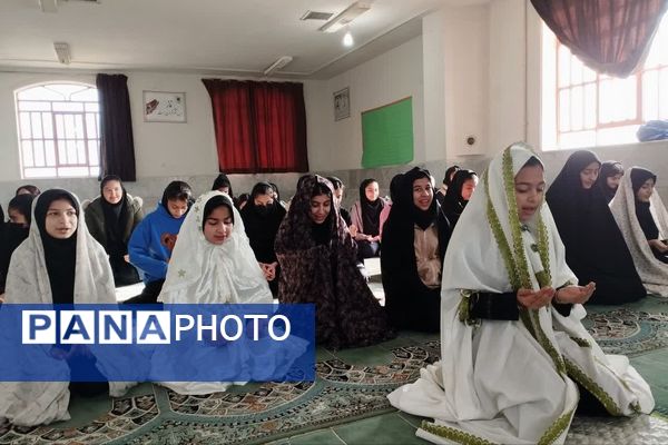  نماز جماعت آموزشگاه آیت الله طالقانی در ماه مبارک رمضان 