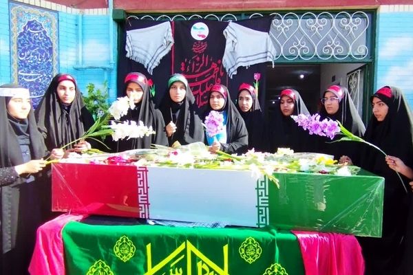 آیین استقبال از شهید گمنام در دبیرستان الزهرا 