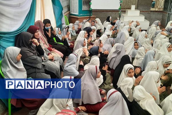 حضور دانش‌آموزان مدارس ناحیه دو شهرری در جشن ولادت حضرت فاطمه (س)