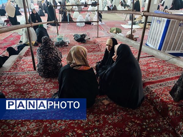 سه روز بندگی  در مسجد جامع نیشابور