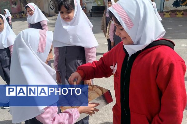 جشن سپیدپوشان مهربانی در مدرسه «بنت الهدی» شهرستان فیروزکوه به مناسبت روز پرستار و ولادت حضرت زینب(س)