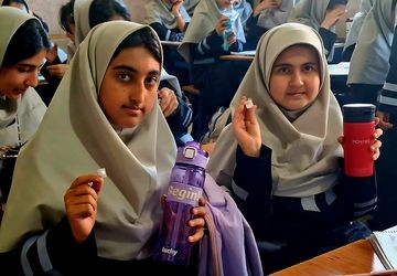 طرح توزیع قرص آهن و ویتامین دی در دبیرستان زینبیه۲ آغاز شد