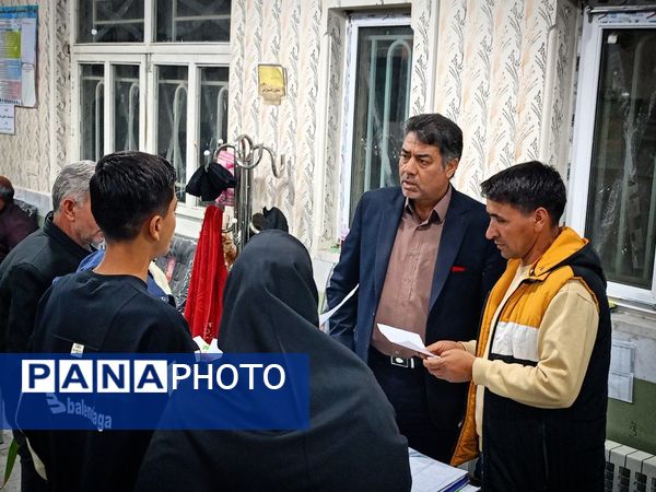 تحویل کارنامه هشدار دانش آموزان به اولیا دبیرستان میثاق