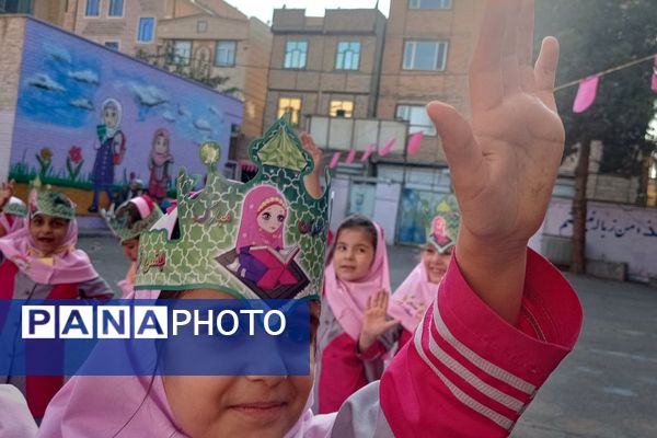 نغمه‌های قرآنی در دل دختران دبستان میقات بهارستان دو طنین‌انداز شد