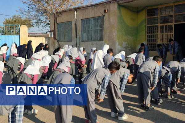 مراسم صبحگاهی دبستان شهید رحمت الله قلعه یزدانی و آموزشگاه آیت الله اراکی