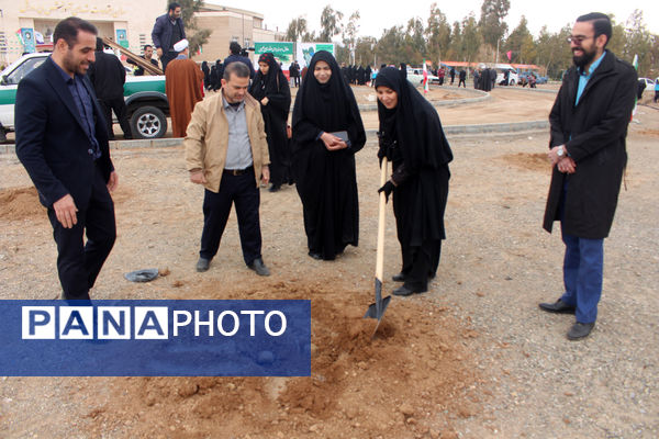 جلوه‌هایی از آیین درختکاری در اردوگاه شهدای 15 خرداد قم