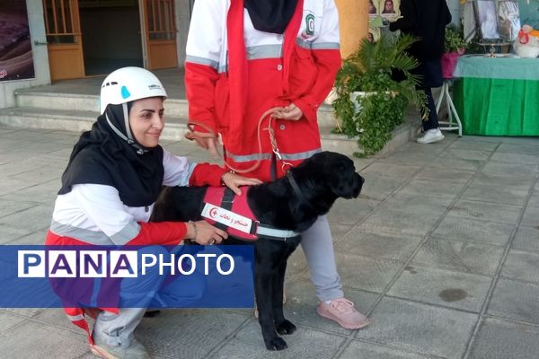 نواخته شدن بیست و ششمین زنگ نمادین استانی مانور زلزله در مدرسه شاهد ظهور آموزش و پرورش ناحیه یک