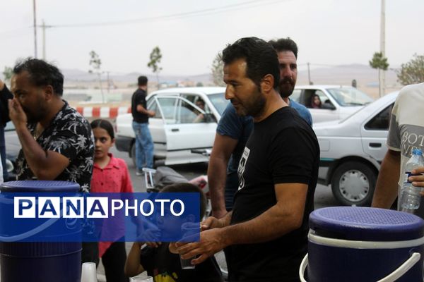 حضور پرانرژی نوجوانان در موکب دانش‌آموزی ملکان