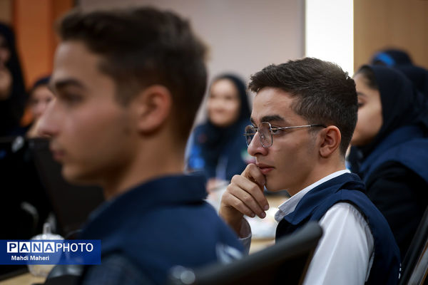 نشست صمیمی معاون آموزش متوسطه وزارت آموزش و پرورش با دانش‌آموز خبرنگاران خبرگزاری پانا
