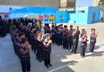 برگزاری جشن شکوفه‌ها در دبستان حاج محمد عجب‌شیر ناحیه ۵ مشهد 