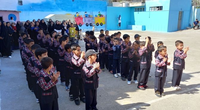 برگزاری جشن شکوفه‌ها در دبستان حاج محمد عجب‌شیر ناحیه ۵ مشهد 