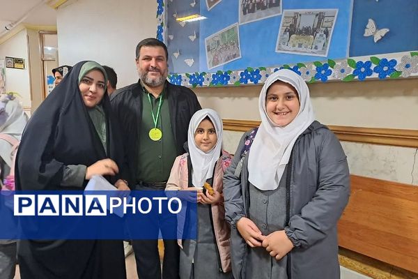 آیین بزرگداشت روز پدر در دبستان شاهد فاطمه زهرا (س)