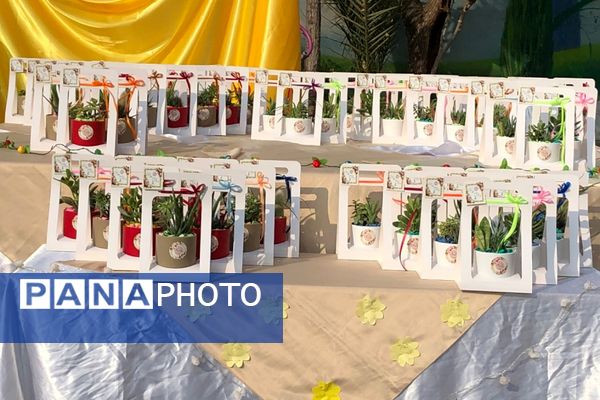 جشن روز مادر در دبیرستان دخترانه عاشورا ناحیه دو شهرری 