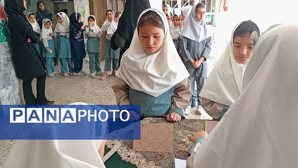 تمرین مردم سالاری در دبستان لطیفه، دانش‌آموزان پای صندوق‌های رأی رفتند