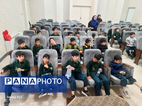 بازدید دانشآموزان دبستان پسرانه حضرت جوادالائمه (ع) از مرکز استاندارد یزد
