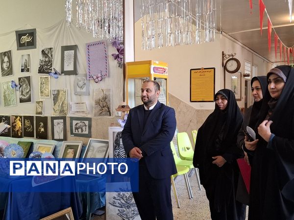 برپایی نمایشگاه «ماها» در دبیرستان شاهد معراج ناحیه یک کرج 