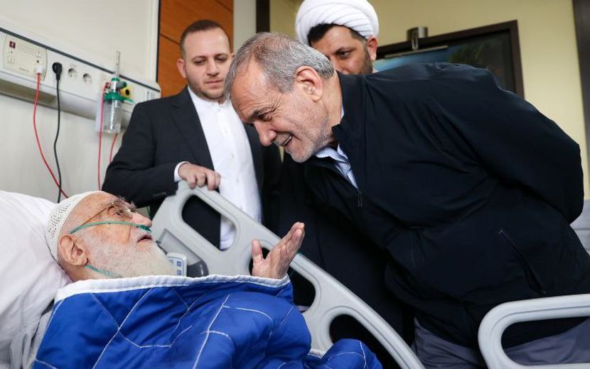 پزشکیان از آیت‌الله نوری همدانی عیادت کرد