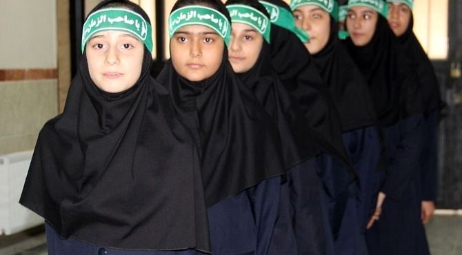 برگزاری مراسم معنوی مصباح الهدی در دبیرستان حسنا بهارستان دو