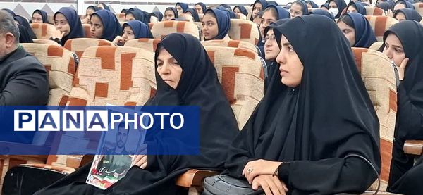 استقبال از شهید گمنام با حضور خانواده شهدا در دبیرستان برازنده مقدم یک