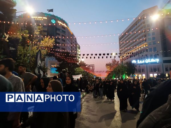 حال‌وهوای خیابان‌های مشهد در شب شهادت امام رضا(ع)