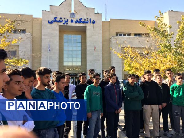 بازدید دانش آموزان دبیرستان نمونه آیت‌الله خامنه‌ای از دانشکده پزشکی دانشگاه فردوسی مشهد