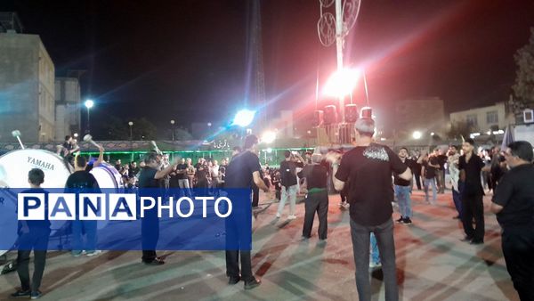 مراسم نخل‌گردانی شب عاشورا در حسینیه شهرک شهید فهمیده کرج