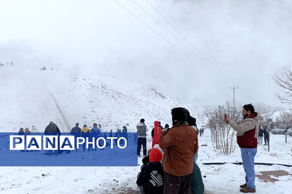  برف بازی مردم نیشابور در روستای برف ریز 