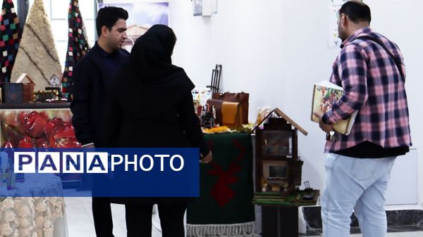 نمایشگاه دستاورد‌های هنری معلولان اعصاب و روان در محمدشهر کرج