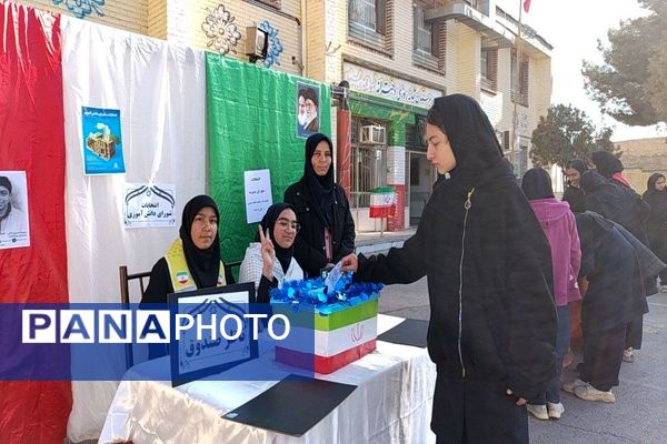 بیست و هشتمین دوره انتخابات شورای دانش آموزی  دردبیرستان شهیدمجیددهنوی نیشابور