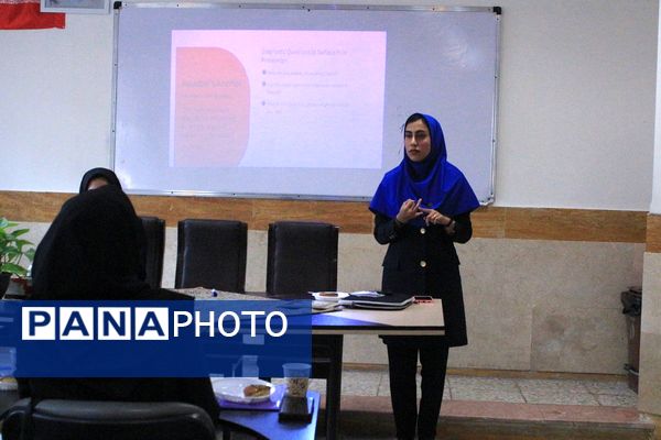  کارگاه دانش‌افزایی زبان انگیلیسی در دبیرستان‌ولایت بهارستان‌دو