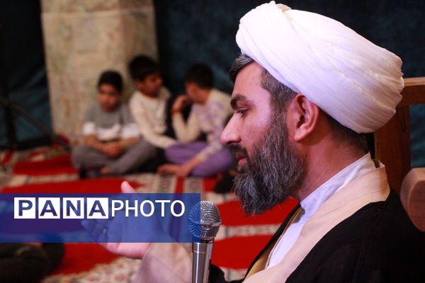 حضور خادمان رضوی در اعتکاف دانش‌آموزی فهرج