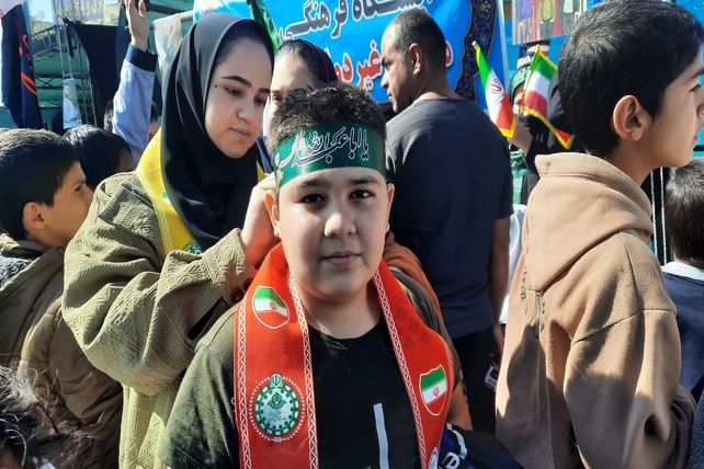 حضور پرشور مردم و دانش‌آموزان یاسوج در راهپیمایی یوم‌الله ۱۳ آبان