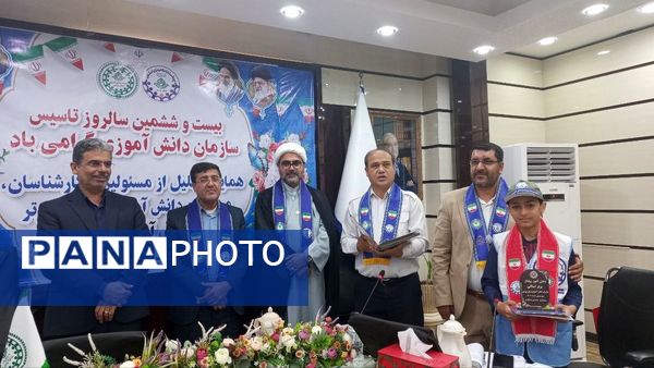 تجلیل از مسئولان، کارشناسان، مربیان و دانش‌آموزان پیشتاز برتر سازمان دانش‌آموزی استان بوشهر 