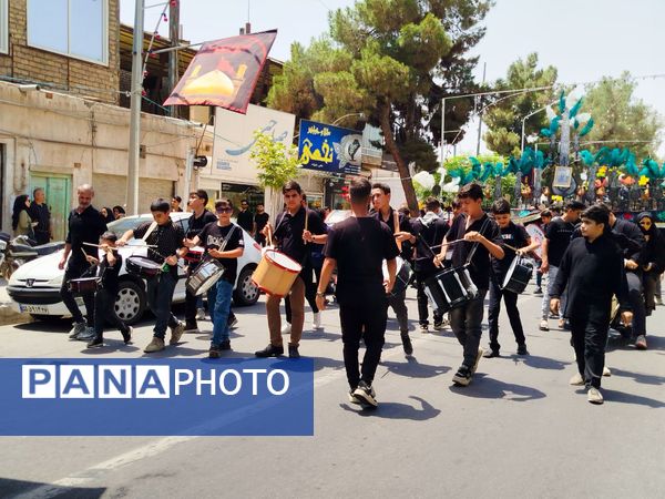  دسته‌های حسینی در راه هیئت علی اکبری کاشمر