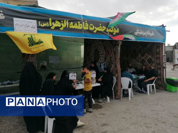 جلوه‌های از عاشقی زائرین و خادمیاران در موکب حضرت فاطمه زهرا (س) 