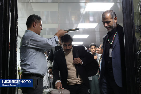 آیین بدرقه دانش‌آموزان و مربیان عمره‌گزار به سرزمین وحی