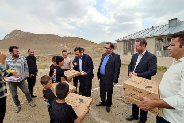 از دیدار با فرماندار و بازدید از مدارس چالدران