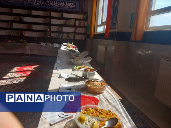 جشنواره غذاهای بومی محلی به‌مناسبت ایام‌الله دهه فجر در آموزشگاه علاقبندنیا ملارد