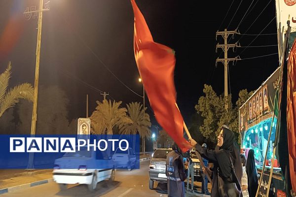 خدمت‌رسانی دانش‌آموزان و فرهنگیان ناحیه‌چهار اهواز به زوار اباعبدالله‌الحسین(ع)
