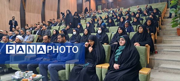 رونمایی از کتاب "اردک دیوانه" 